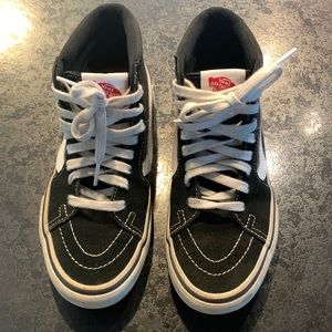 High top Black Vans shoes Mens 4 Woman’s 5.5 Youth 4-4.5